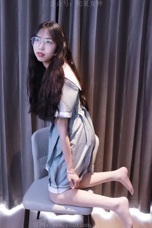 初夏女神 NO.008 雪糕 浅蓝色JK裙搭配小白鞋 - 初夏女神